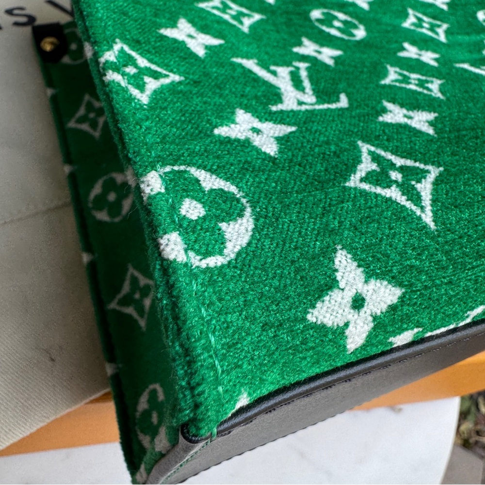 Louis Vuitton Monogram Velvet OnTheGo PM - Picture 14 of 16